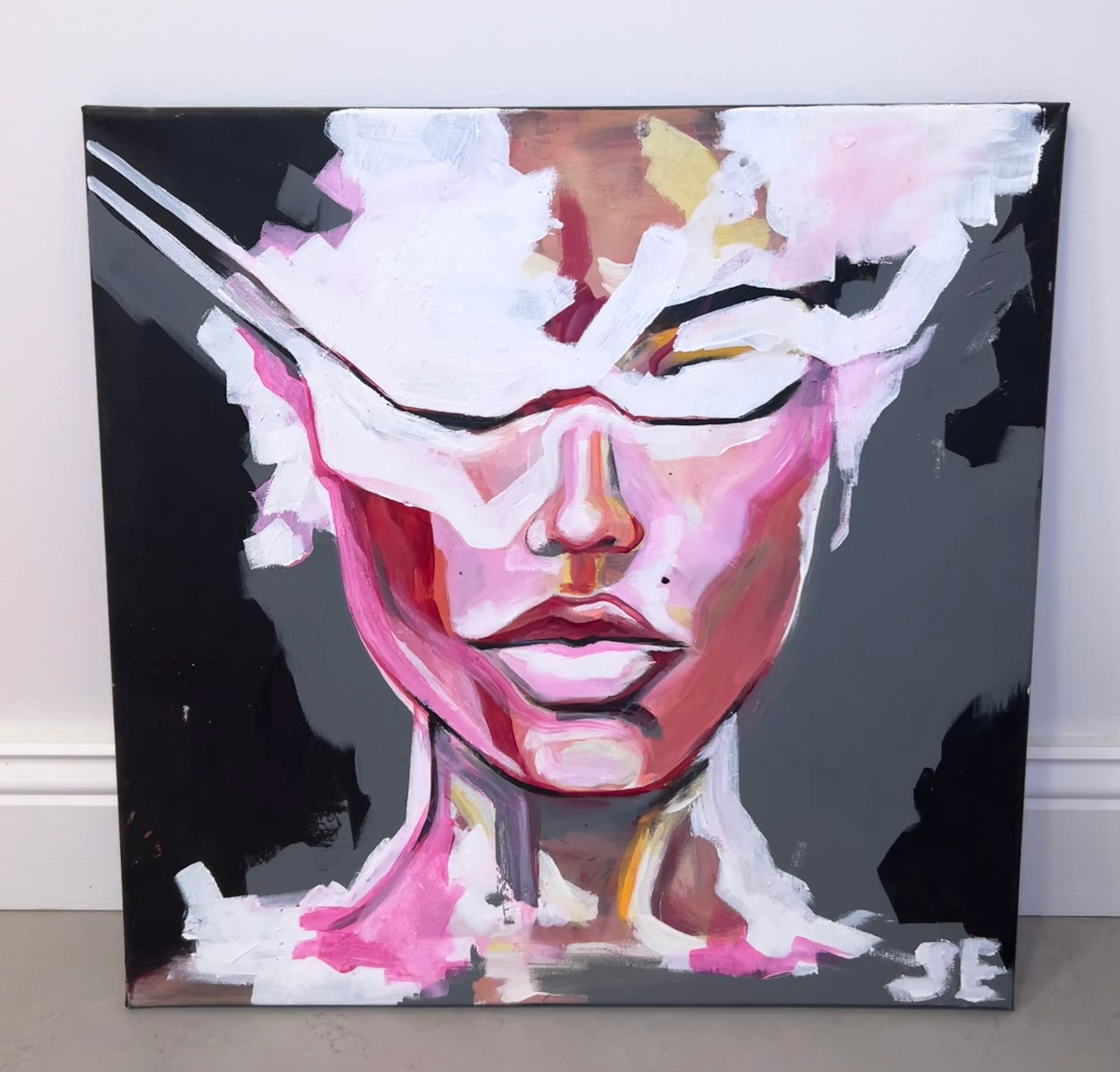 Chloe Acrylic Lady